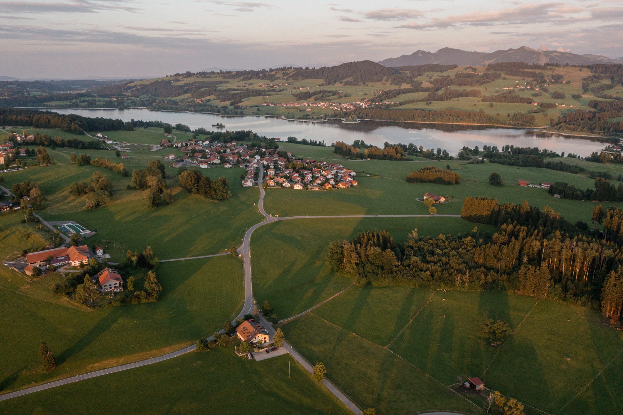 Blick auf unser Haus, den Rottachspeicher und die Allgäuer Alpen