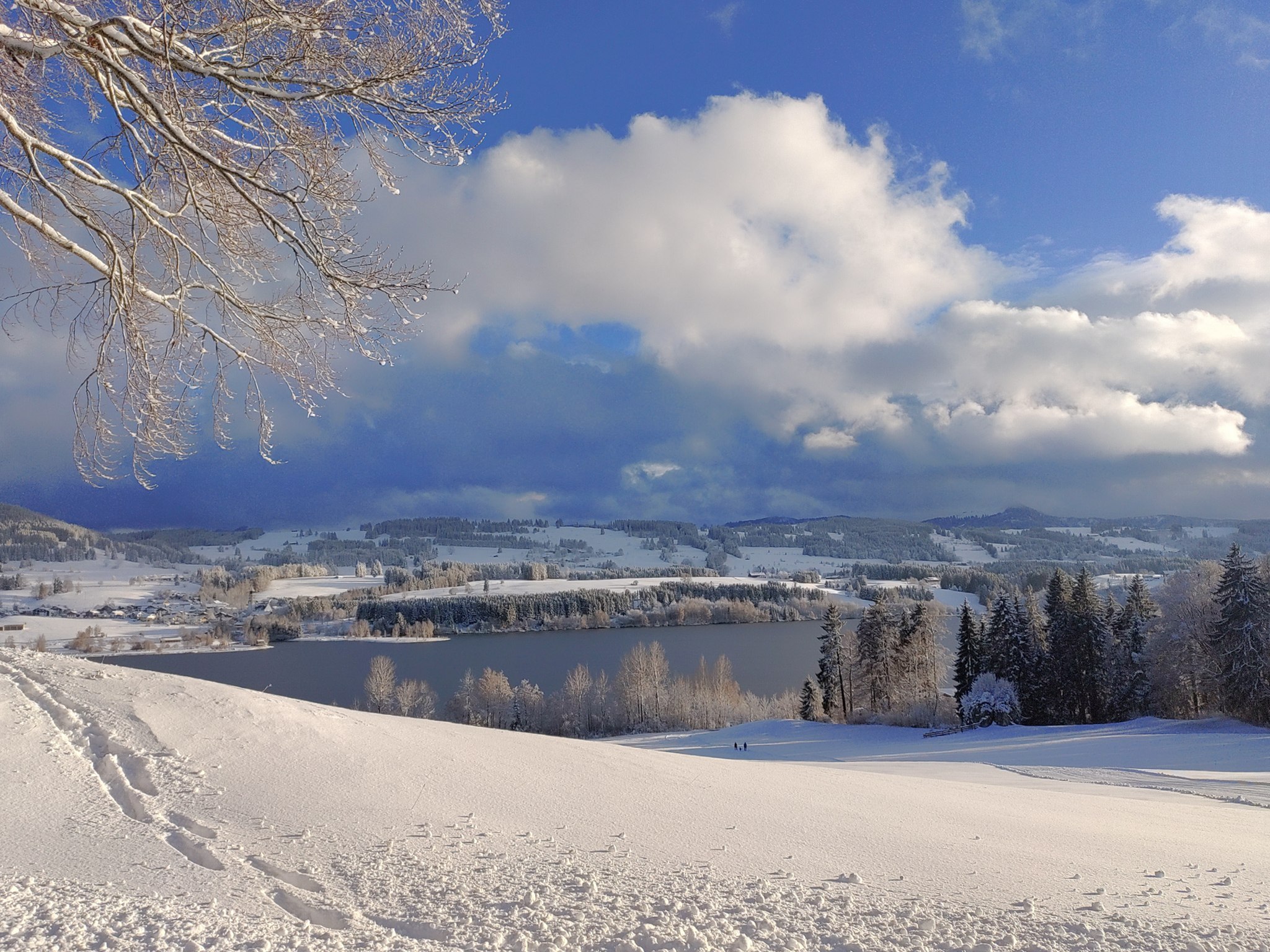 Rottachsee in stiller Winterlandschaft